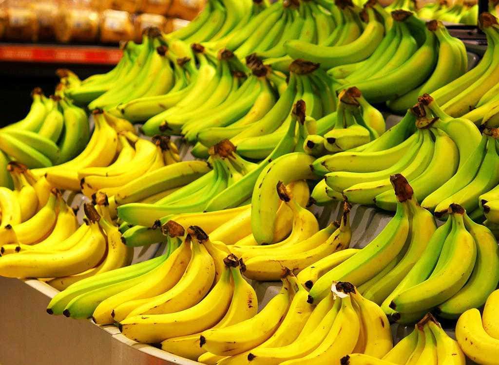 Как сохранить бананы в домашних условиях. Банан. Разноцветные бананы. Зеленые бананы. Спелый банан.