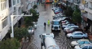Моря в Турции вышли из берегов после сильных дождей, затопив крупные города