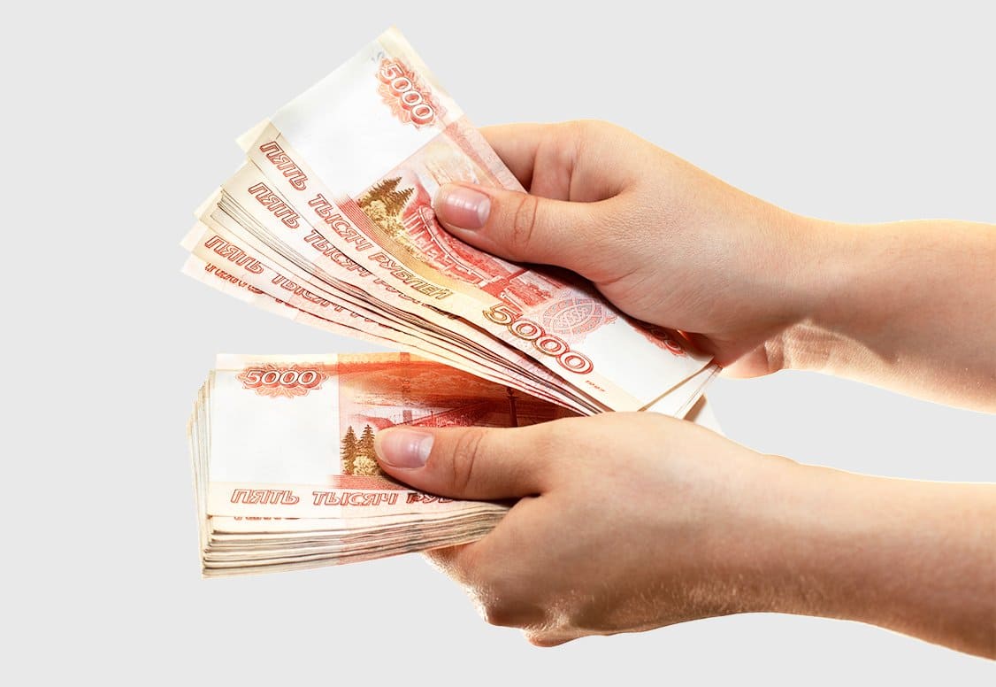 Деньги переданы наличными. Деньги в руках. Деньги в женских руках. Пачка денег в женских руках. Рубли в руках.