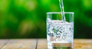 Эндокринолог Лебедева объяснила, почему важно пить теплую воду натощак