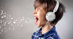 Дети все больше подвергаются риску для здоровья из-за шума в наушниках