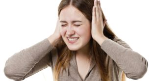 Терапевт Романенко перечислила возможные причины появления шума в ушах