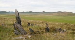 Археологи изучают плиточные могилы скифского периода в Забайкалье