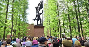 Памятник бойцу Загитову, первым поднявшему знамя над рейхстагом, открыли в Уфе