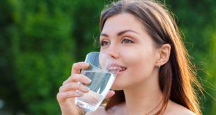 Доктор Лазуренко назвала воду самым эффективным напитком для очищения организма