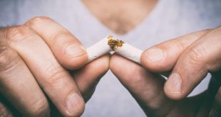 У курившего табак 17 лет жителя Австрии выросли волосы в горле