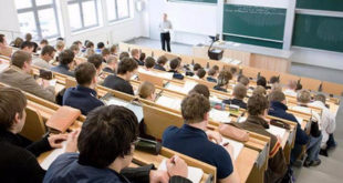 В РФ предложили ввести стипендию в размере МРОТ для студентов-родителей