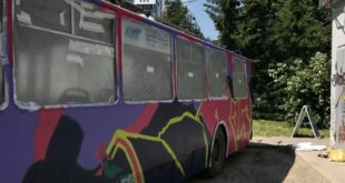 В Новосибирске ко Дню молодежи запустят уникальный раскрашенный троллейбус