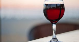 Ученые заявили: умеренное потребление вина улучшает здоровье сердца и сосудов